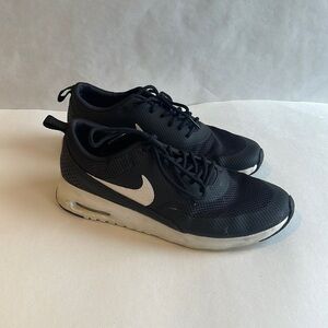 NIKE BLACK RUNNING SHOES SIZE 8
